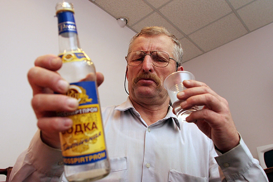 Сейчас в Минфине считают, что цену "беленькой" можно было бы поднять до 205 рублей за пол-литровую бутылку