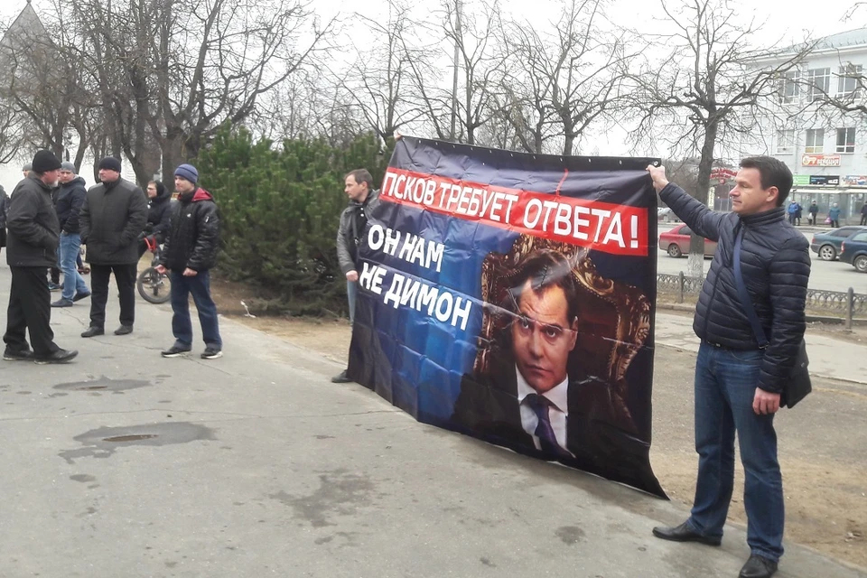 В Пскове задержаны семь участников незаконного митинга.