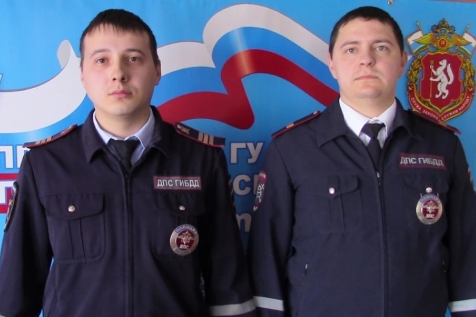 В Красноуфимске двое полицейских спасли водителя из гоящей машины