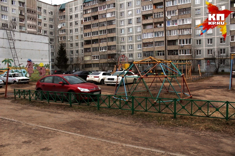 Типичная детская площадка Твери.