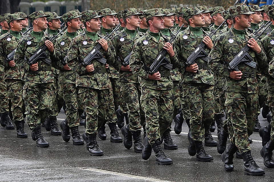 Сербские военнослужащие на параде. ФОТО FA Bobo/PIXSELL/PA Images