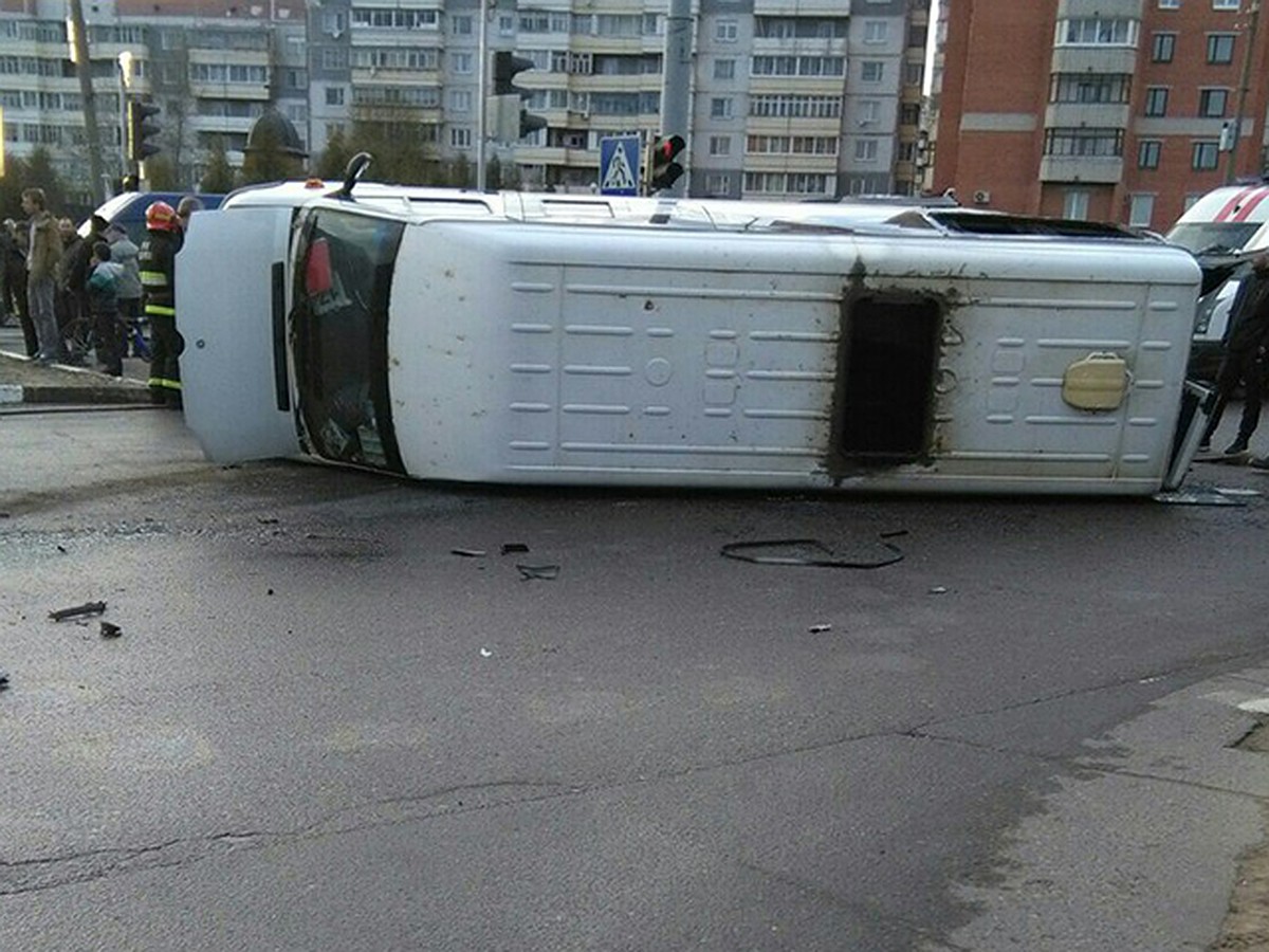 «Я вырвал люк, заглянул в маршрутку – а там люди разбросаны по салону, и  только мальчик лет шести стоит на ногах» - KP.RU