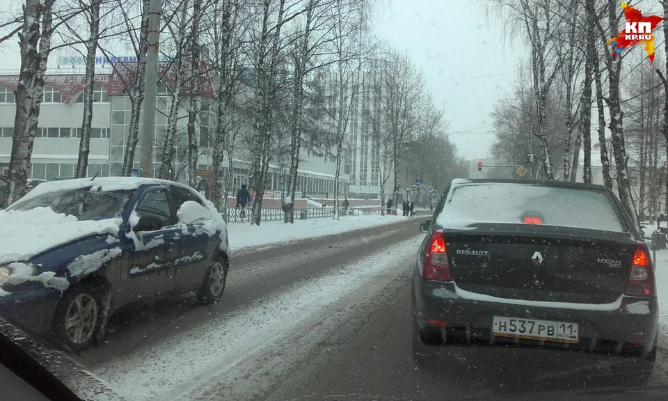 На дорогах снег моментально превращается в кашу