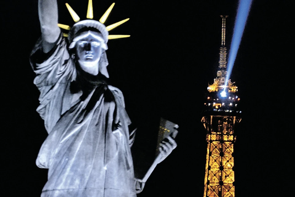 Это копия статуи Свободы в Париже. Оригинал Франция подарила США в XIX веке. Завтра французам предстоит выбрать, какой именно будет их свобода после голосования.