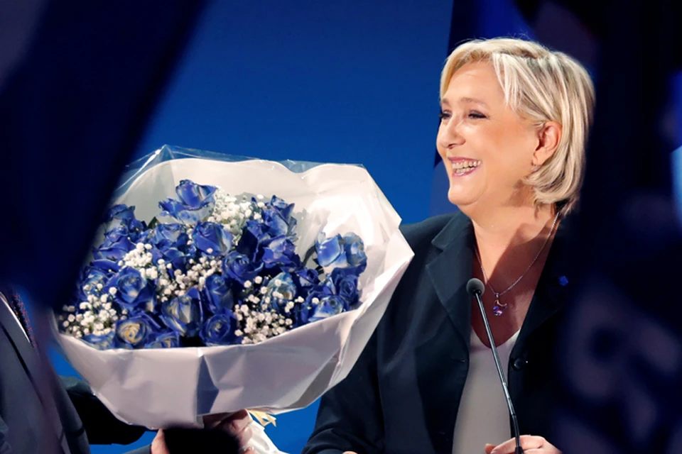 «Пришло время освободить французский народ» - заявила Марин Ле Пен на встрече со сторонниками после объявления первых итогов голосования