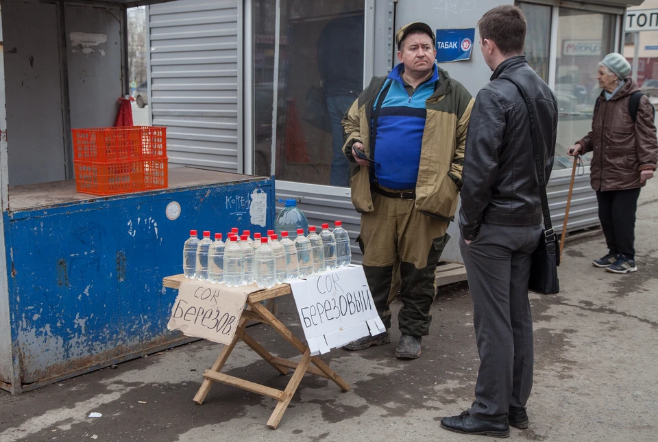 Березовым соком торгуют на рынке на Островского.