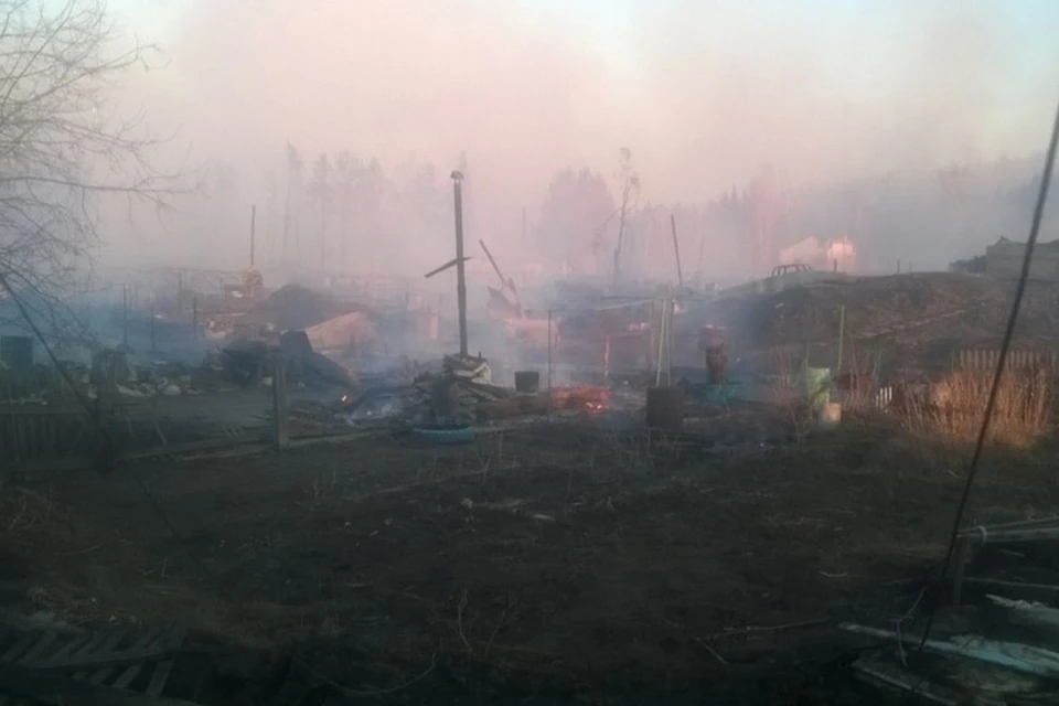 Погорельцы из поселка Бубновка Иркутской области: «Огонь уничтожил деревню всего за час». Фото: Денис Мокров.