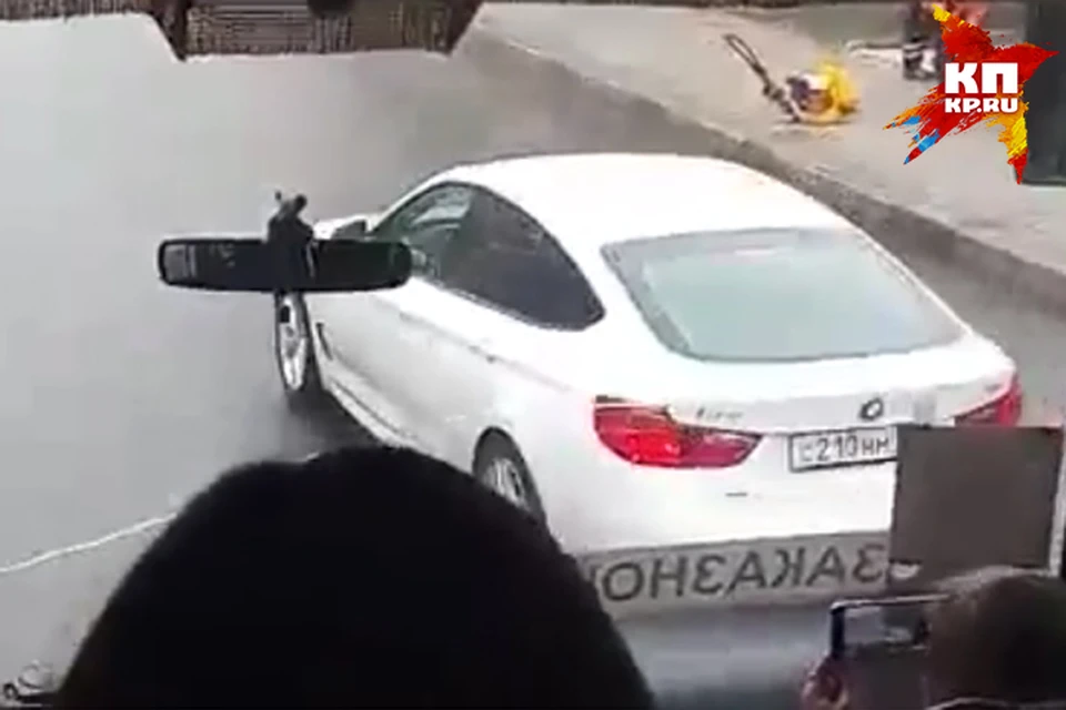 Мажор на BMW провоцировал ДТП со школьным автобусом в центре Нижнего.