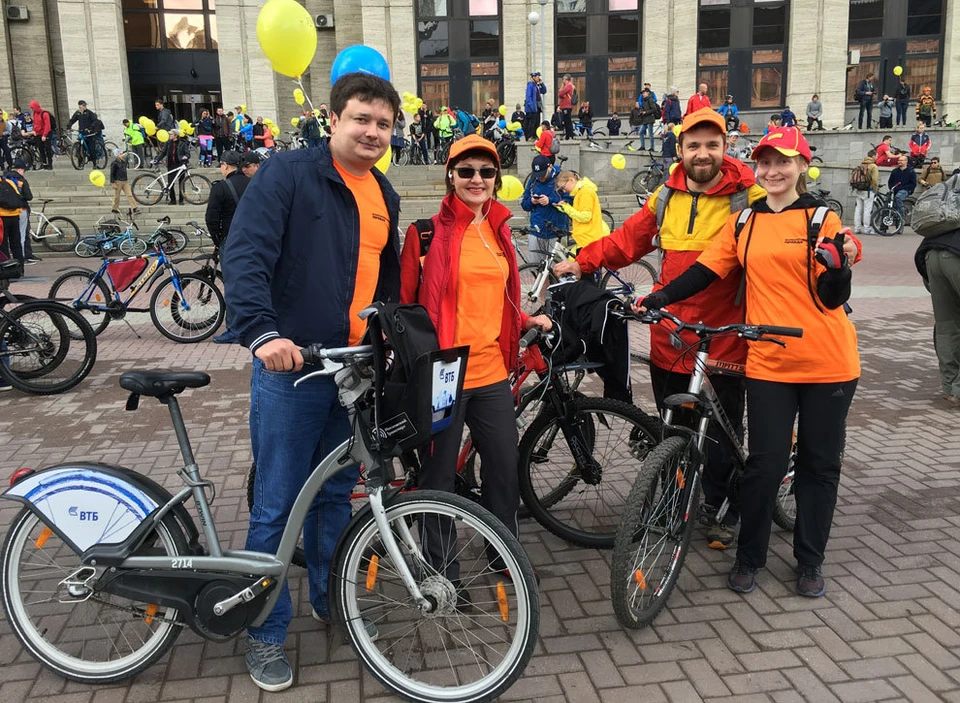 Команда "Комсомольской правды" приняла участие в велопараде.