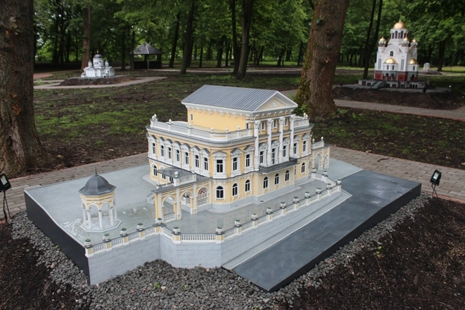 Масштаб представленных миниатюр 1 к 25