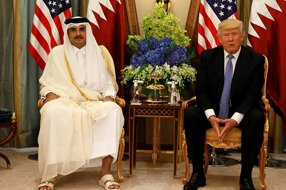 Вариантов у эмира Катара не много: либо прогнуться под Саудовскую Аравию, либо просить помощи у американцев