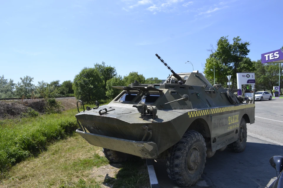 Такое такси можно встретить только в Санкт-Петербурге и Севастополе. Фото: Михаил Бойчук.