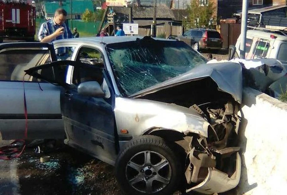 В обстоятельствах ДТП сейчас будут разбираться дорожные полицейские. Они установят то, в каком состоянии были водитель с пассажирами, и кто виноват в случившемся. Фото: «ЧП-Красноярск»