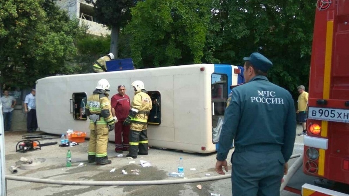 ДТП в Крыму: Перевернулись автобус и 