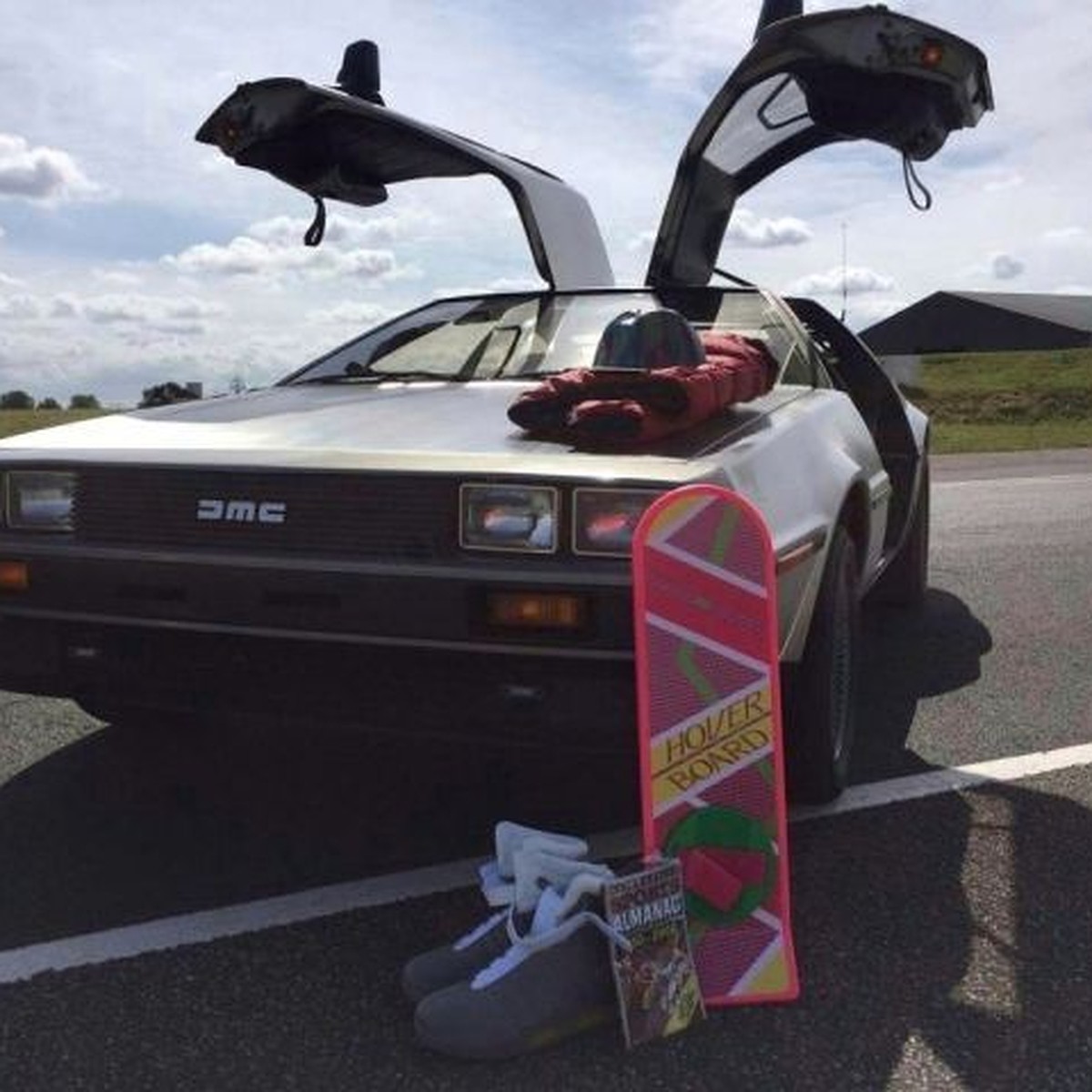 На продажу выставлен DeLorean из фильма «Назад в будущее» - KP.RU