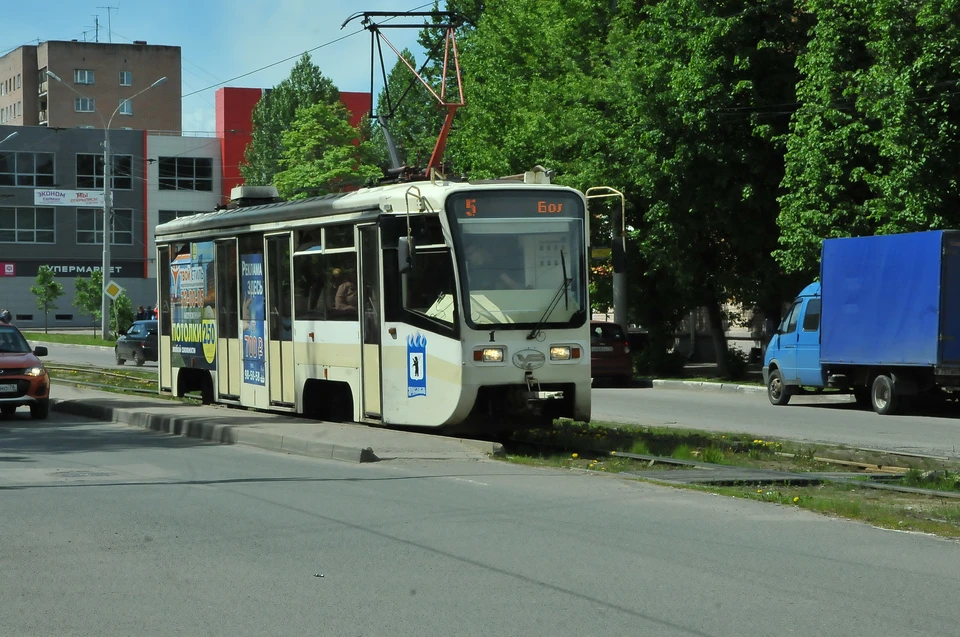 Современный трамвай на улицах Ярославля. Фото: Анна Лукина