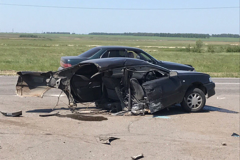 На трассе "Павловск – Ребриха – Буканское" автомобиль разорвало пополам