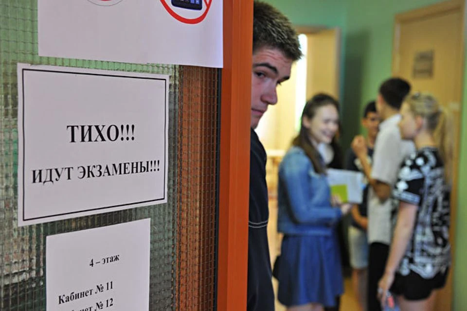 На 100% с экзаменом не справились даже самые лучшие ученики математических школ города. Фото: Иван ВИСЛОВ.