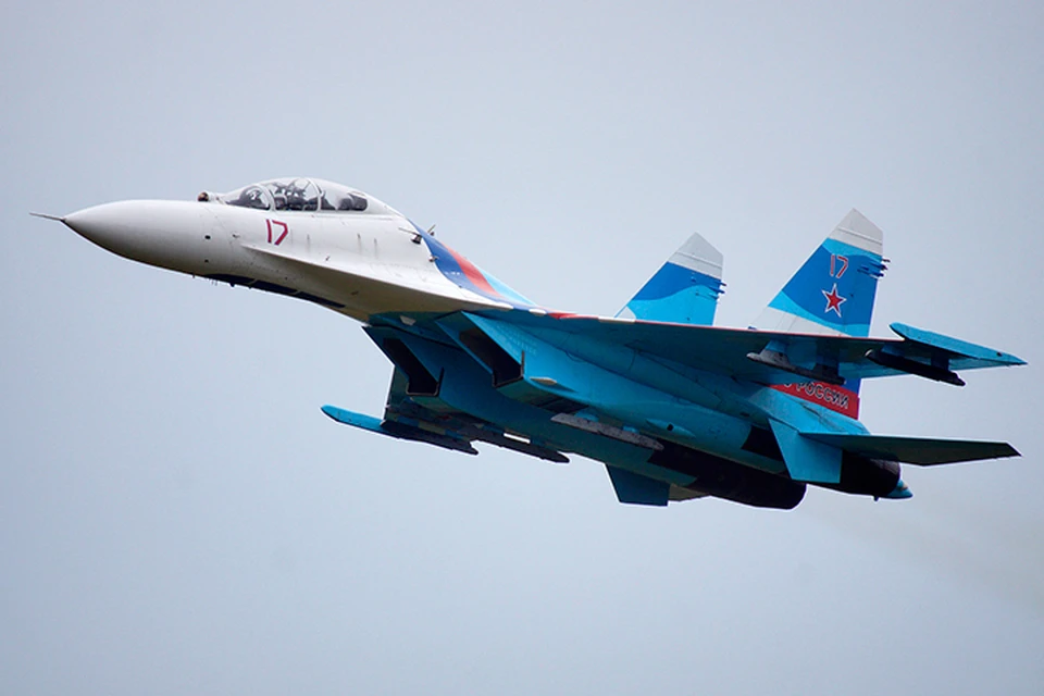 Су-27 качнул крыльями, показав истребителю НАТО вооружение