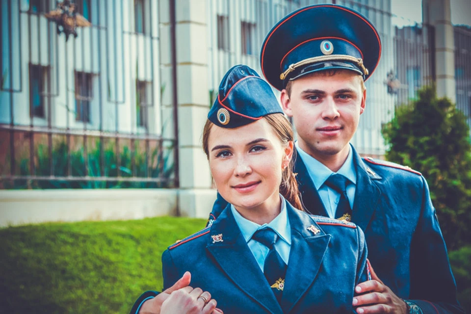 Александр и Ольга поздравляют читателей «Комсомолки» с наступающим Днем семьи, любви и верности.