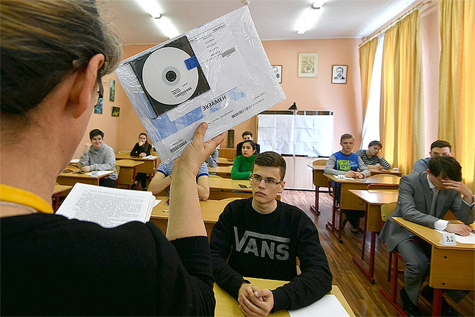 Из 615 московских школ, где старшеклассники сдавали единый госэкзамен, около 600 школ подготовили учеников с высокими результатами
