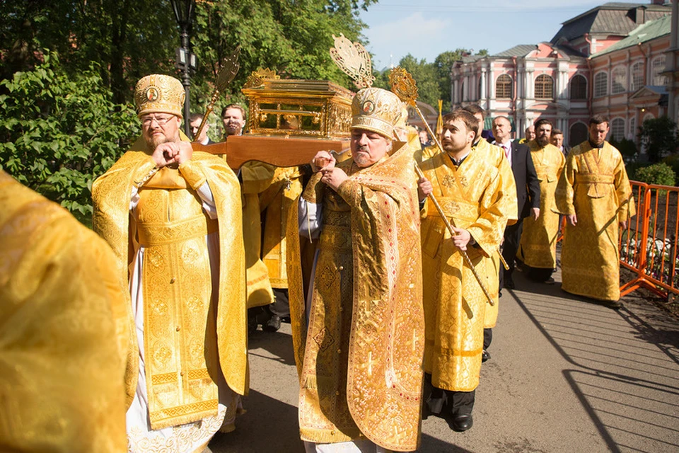 Петербург торжественно прощается со святыней из Италии