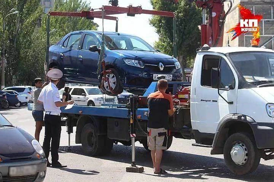 При погрузке автомобиля на эвакуатор обязательно следите за всем процессом