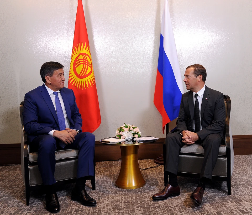 С премьер-министром Казахстана Жээнбеков поговорил о приграничных проблемах, а с председателем правительства России обсудил перспективы торгово-экономического сотрудничества.