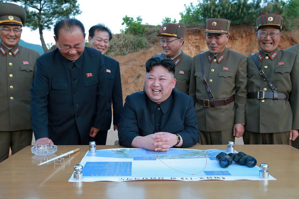 Северокорейский лидер Ким Чен Ын приказал своим военным быть готовыми нанести удар
