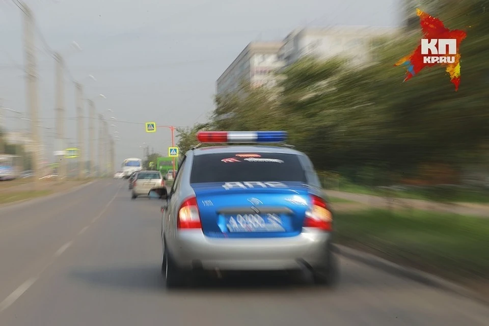 По предварительным данным, на трасе недалеко от столицы республики, города Кызыла, лоб в лоб столкнулись два авто.