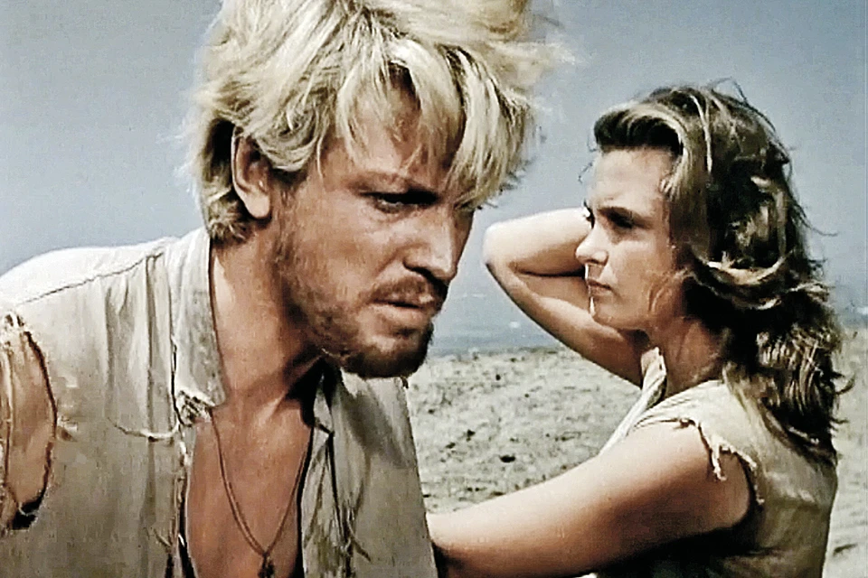 В картине «Сорок первый» (1956 год)возлюбленной Олега Стриженова стала Изольда Извицкая. Но только по фильму.