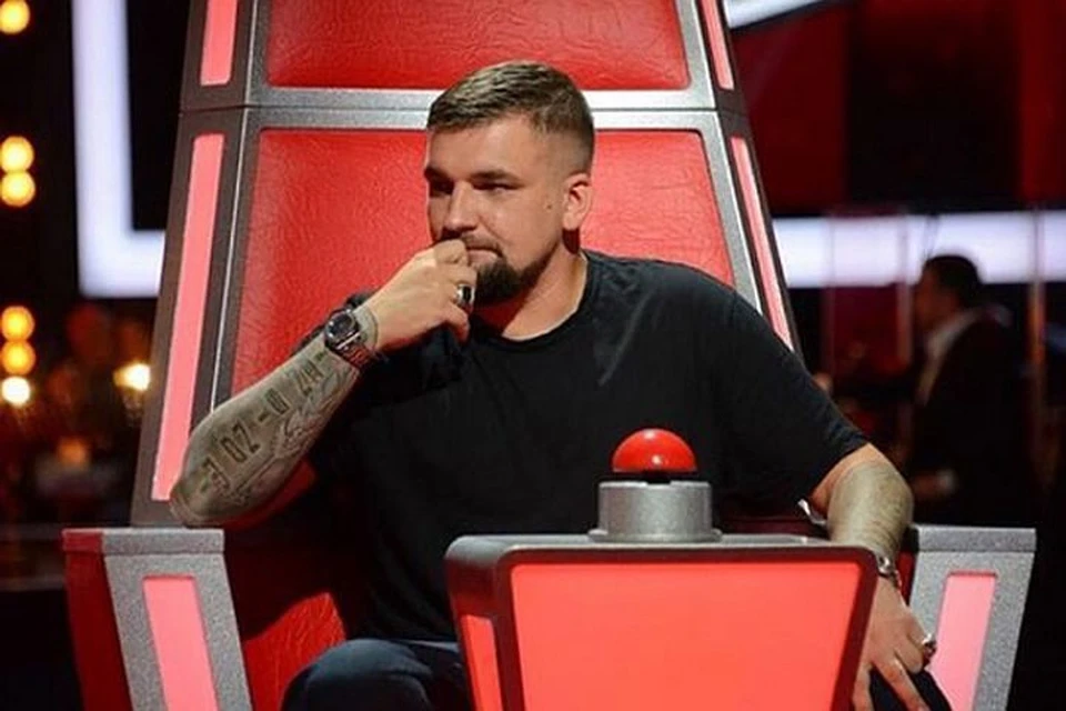 Басте не впервой судить музыкальное шоу. В 2015 году он крутился в красном кресле шоу "Голос" на Первом.