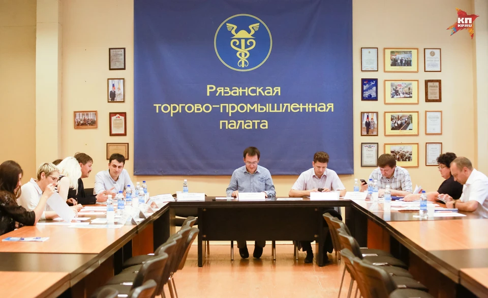 Участники круглого стола задумались о том, как помочь рязанским производителям. Фото: Марина РОМАНЕНКО