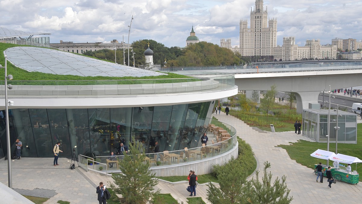 Парк «Зарядье» в Москве: 5 особенностей парка, ради которых в нем стоит  побывать - KP.RU