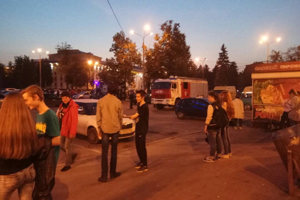 Все крупные ТЦ Нижнего Новгорода эвакуировали из-за сообщения о бомбе. Фото: Марк ПАНЬКОВСКИЙ