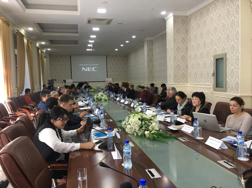 Эксперты, депутаты и чиновники обсудили итоги пребывания Кыргызстана в ЕАЭС