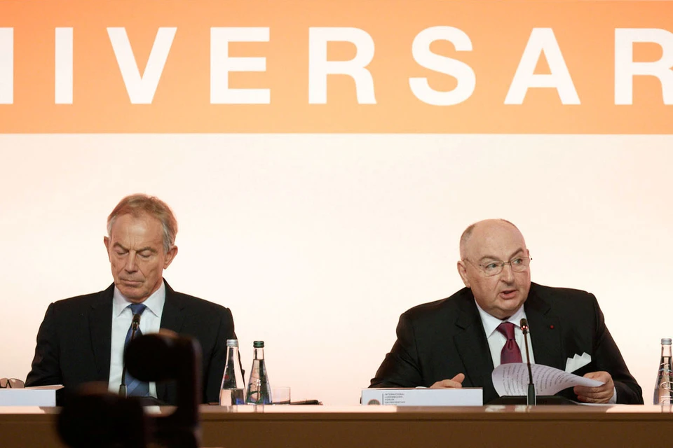 Президент Люксембургского форума Вячеслав Кантор (справа) и бывший премьер-министр Великобритании Тони Блэр (слева)