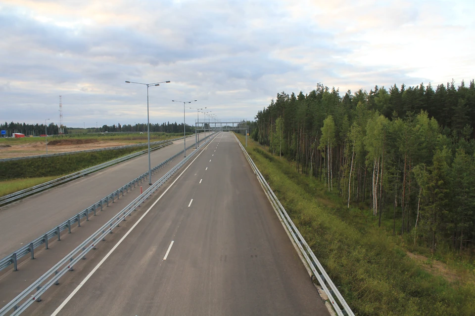 Практически готовый к сдаче участок автодороги в Тверской области.