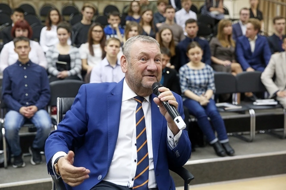В формате живого диалога Александр Шелупанов ответил на вопросы участников праздничного приема.
