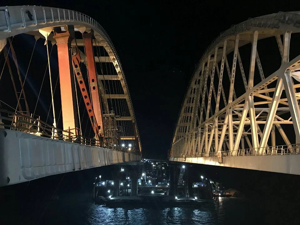Арки Крымского моста.
