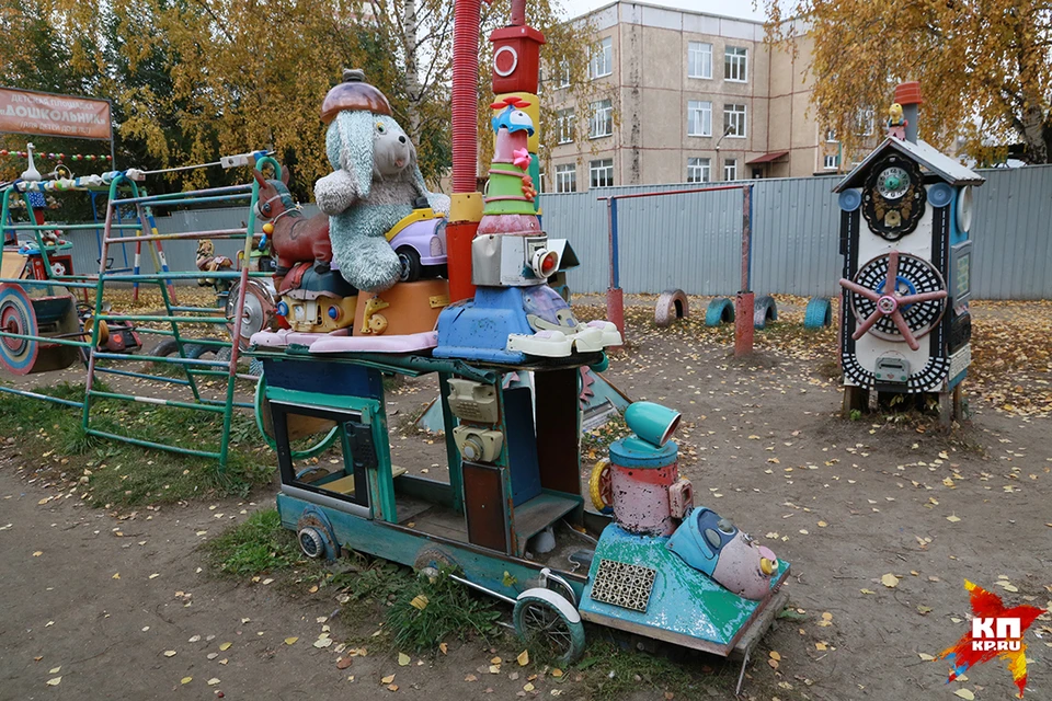 Детскую площадку в Барнауле построили из старой бытовой техники