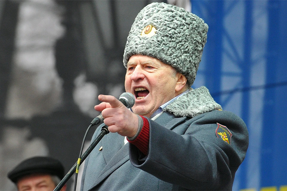 Владимир Жириновский выступает на митинге.