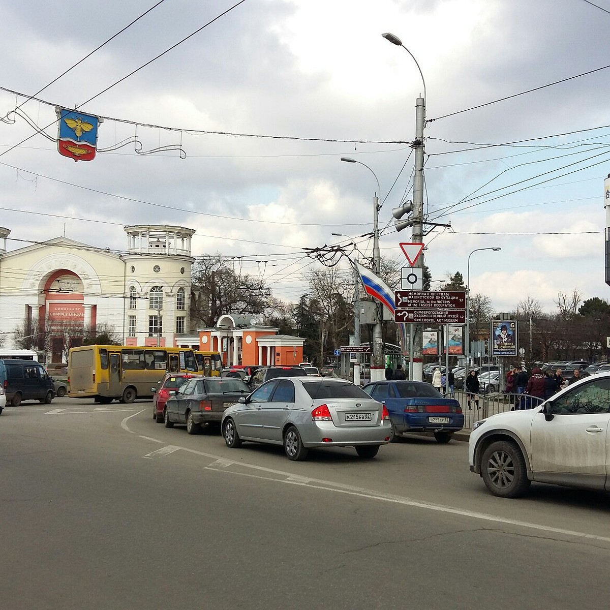 В Симферополе придумали, как избавиться от пробок: водителей ждут  односторонее движение и муляжи камер - KP.RU