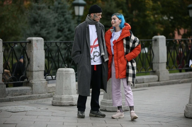 На Российской неделе моды поддержали акцию против СПИДа