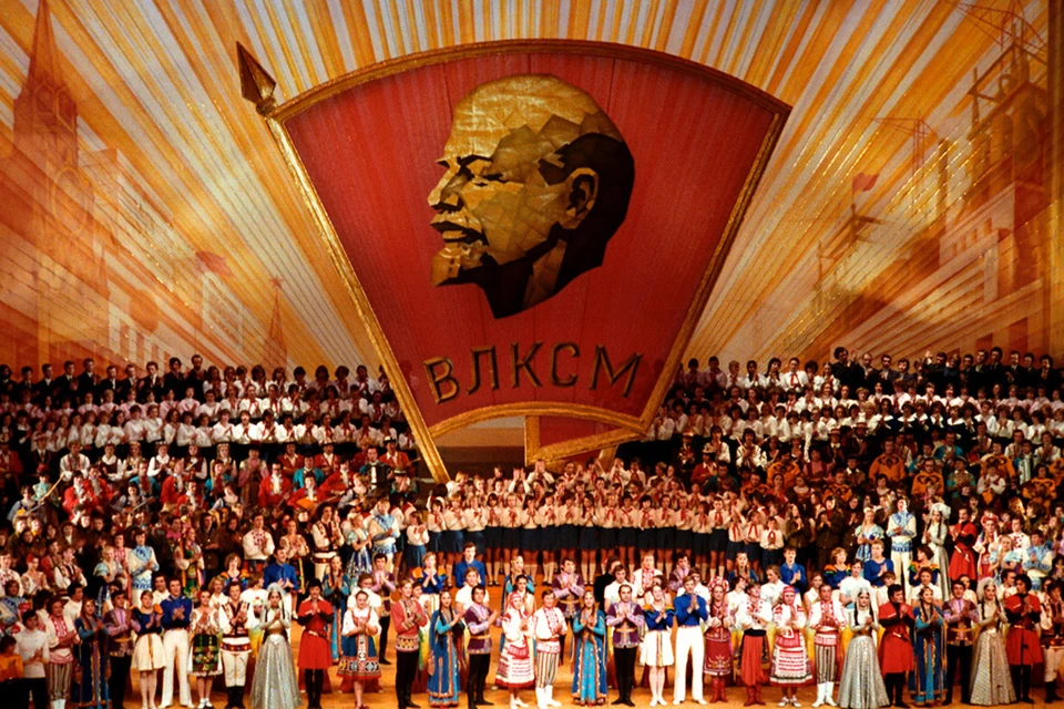 Концерт мастеров искусств в Кремлёвском Дворце съездов после торжественного заседания ЦК ВЛКСМ, 27 октября 1978 года.