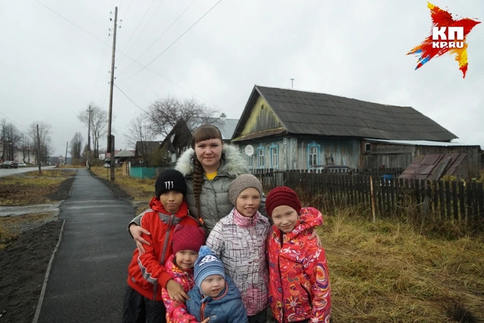 Светлана Ханаева боится, что малышей заберут в детский дом, потому что она не является для них опекуном