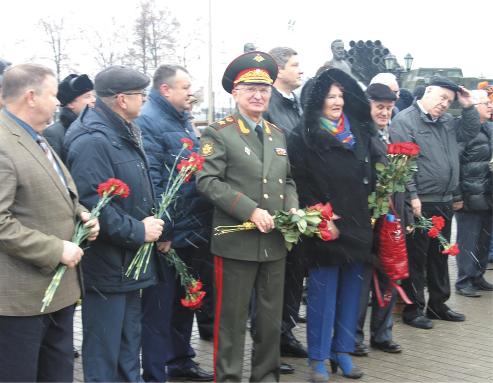 Почтить память великого конструктора пришли его близкие, соратники, коллеги, главы промышленных предприятий