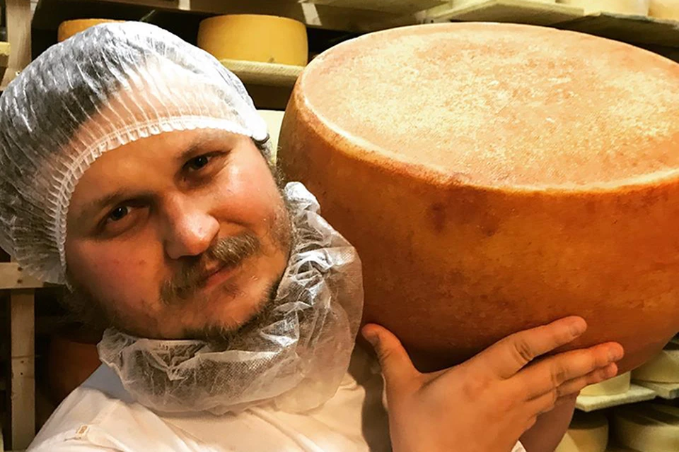 Помочь Олегу, заказав сыр, можно по-прежнему на его сайте