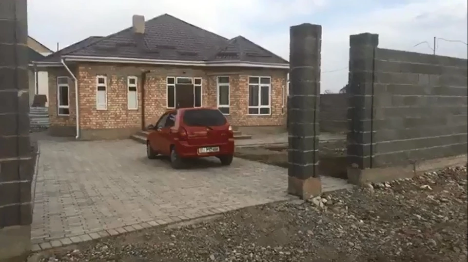 В доме у Улана Салянова не было ворот, потому, преступникам не составило большого труда проникнуть внутрь