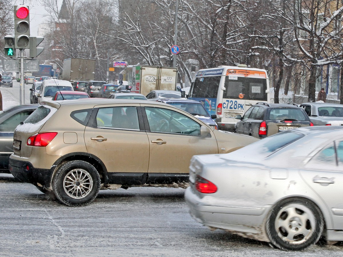 Челябинцы жалуются на проблемные перекрестки по всему городу - KP.RU